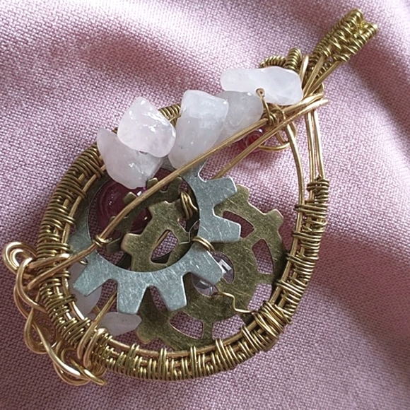 ๐จ๐ฆ Steampunk Wire Weaved Pendant - Picture 2 of 3